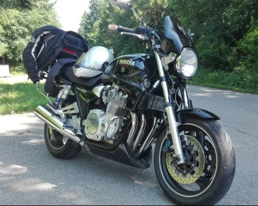 Yamaha XJR