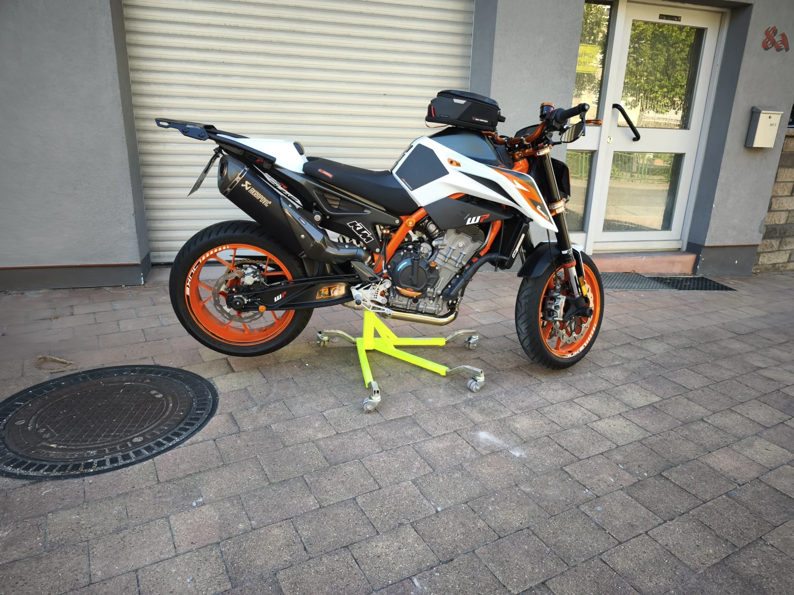 KTM 890 Duke R